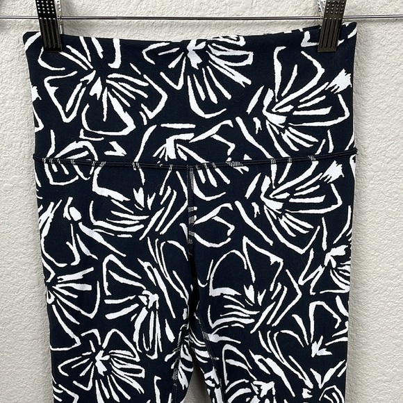 Athleta Elation Textured 7/8 Tight Leggings Black White Abstract Swirl Sz XS - Picture 4 of 14